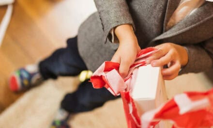 Vánoce a nárůst množství odpadů: Nepodceňujte likvidaci obalů od dárků a řiďte se recyklačními symboly